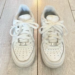 White Air Force 1s Size 5 Women’s (3.5 Youth)